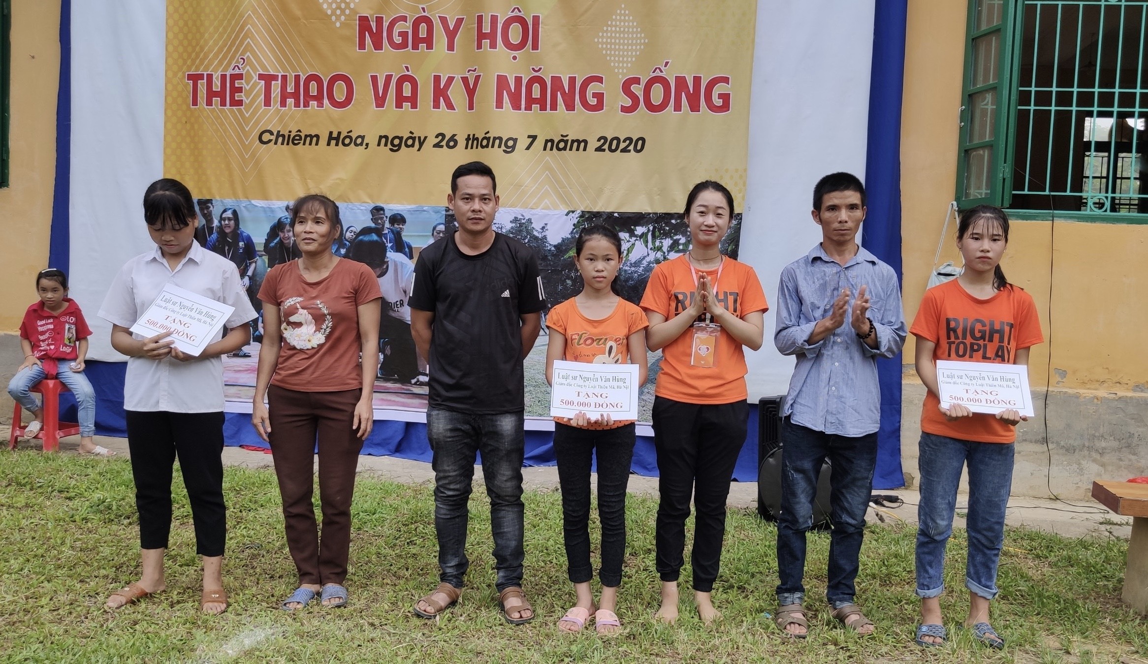 Hoạt động thiện nguyện hỗ trợ trẻ em nghèo vùng cao hiếu học tại huyện Chiêm Hoá tỉnh Tuyên Quang 1 z2703082464498 b635c269b2f4285988b43f0de740e92e