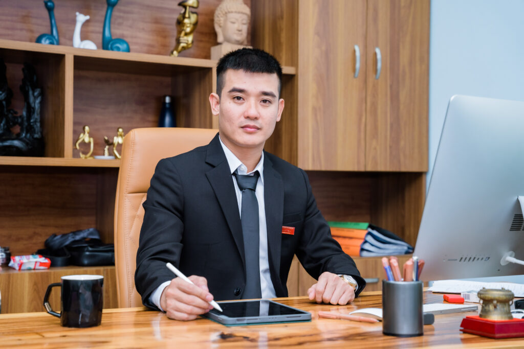Trang mẫu luật sư 1 Luật sư Nguyễn Văn Hùng - Giám đốc