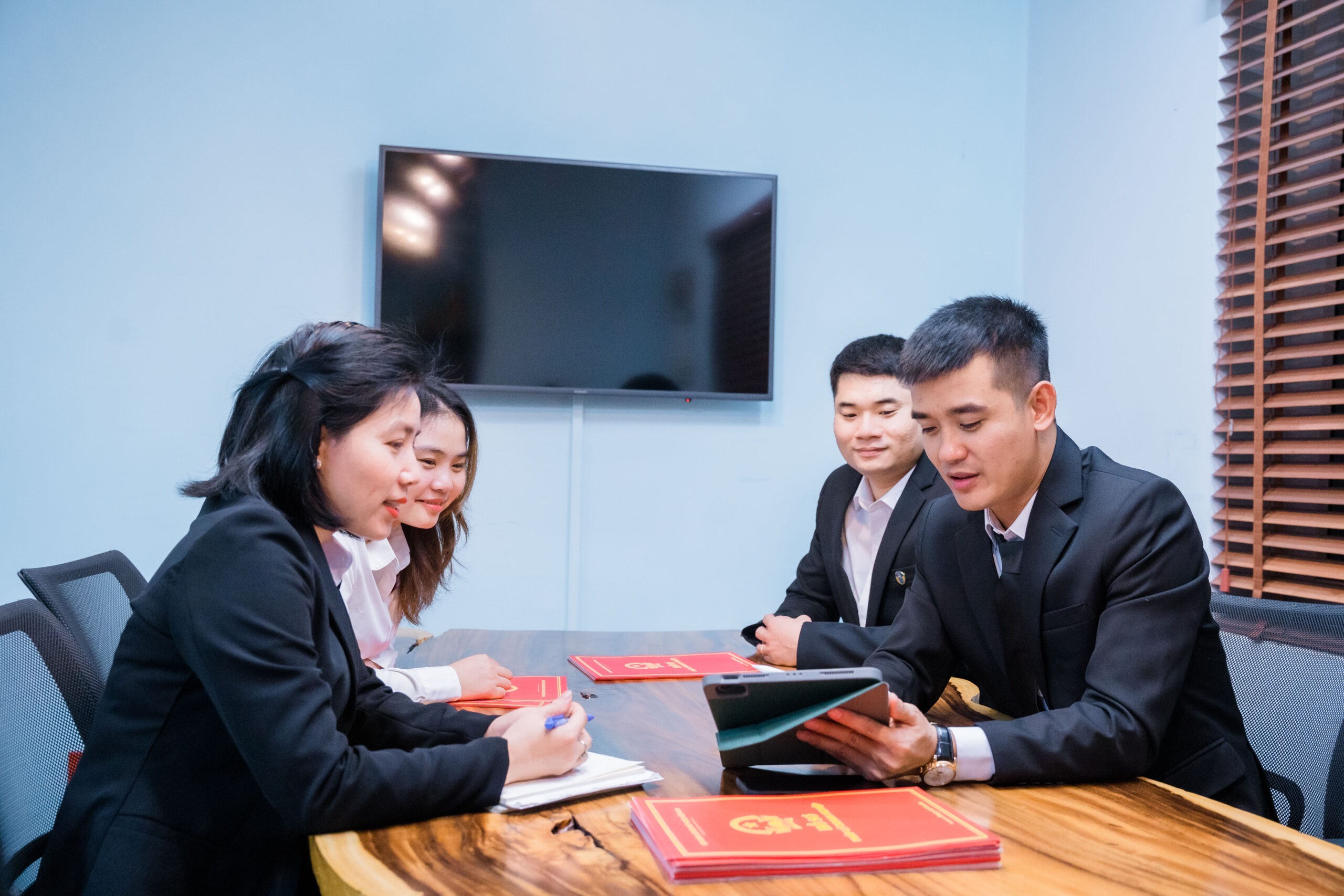 Văn phòng luật sư Trà Vinh có trách nghiệm và uy tín hàng đầu. 1 HAI04729 scaled
