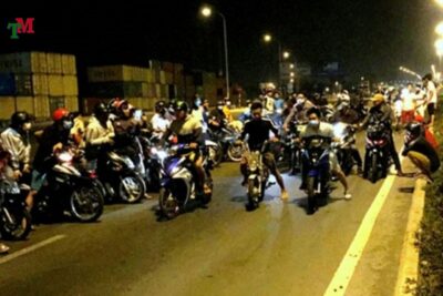 TOI DUA XE TRAI PHEP 3